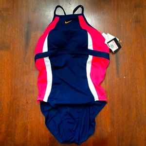 LADIES NIKE ONE PIECE SWIMSUIT